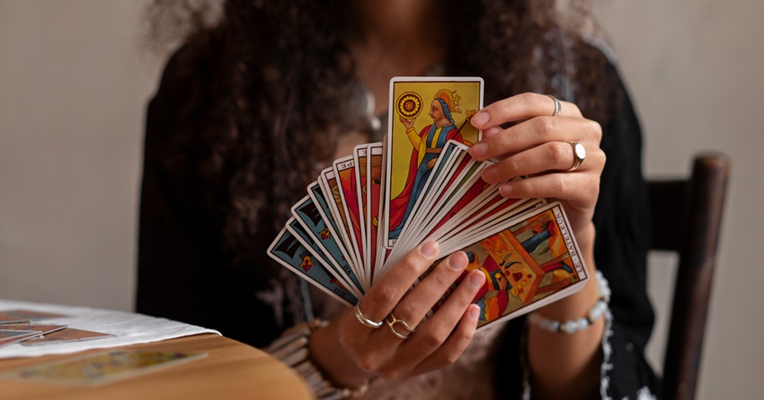 Ciganske karte, poznate i kao Lenormand karte, pružaju duboki uvid u našu sudbinu, ljubav, zdravlje, i karijeru! Ciganske karte, poznate i kao Lenormand karte, pružaju duboki uvid u našu sudbinu, ljubav, zdravlje, i karijeru!