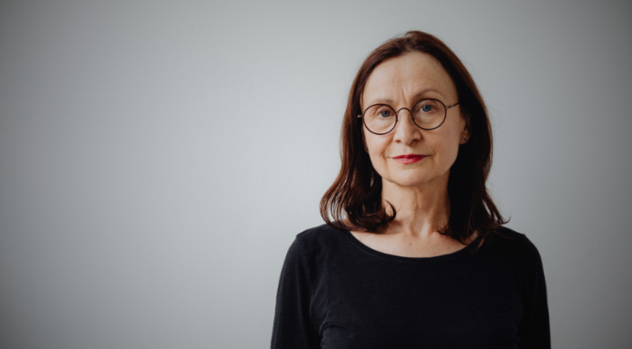 Greške koje mnoge žene prave nakon 40. godine: Četiri stvari koje zrelim damama ne stoje!