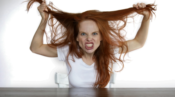 Ovih 5 stvari koje objavljuješ online odmah otkrivaju da si emocionalno nestabilna (i svi u tišini to primećuju)!